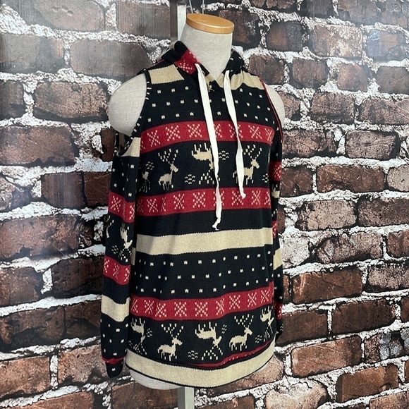 Miss U Sweater Womens Small Black Red NWT Winter Christmas Cold Shoulder Knit - Picture 8 of 14